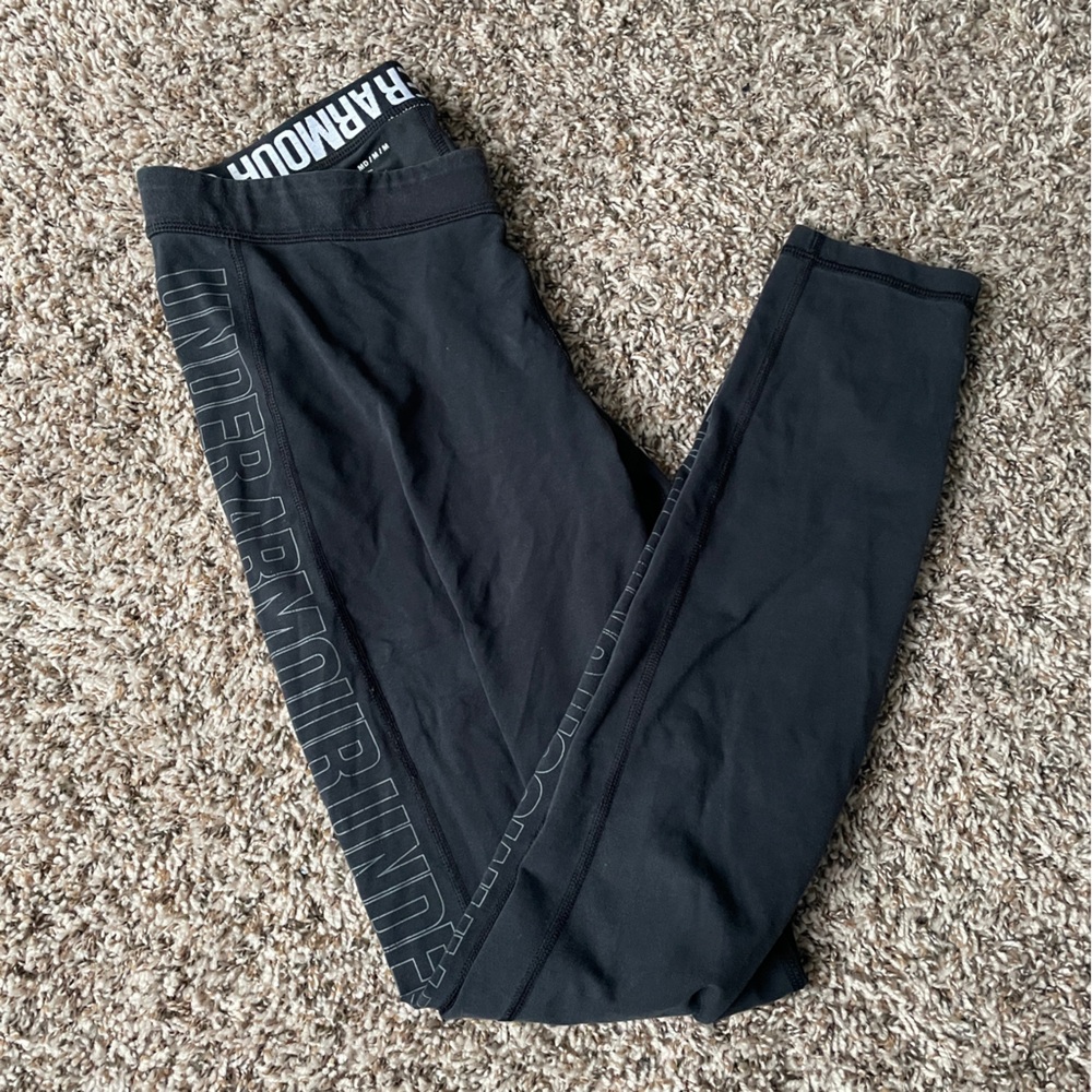 Under Armour black leggings